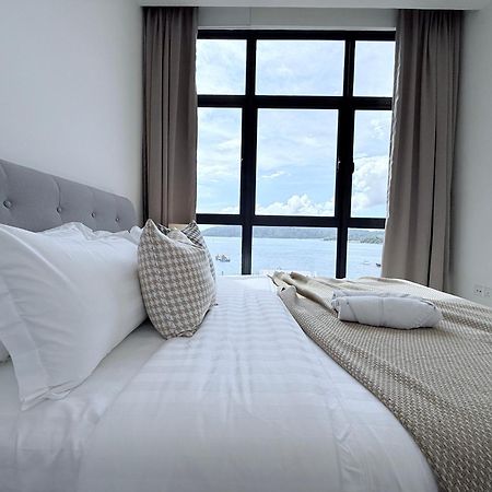 The Shore Cbd Kota Kinabalu By Laxzone Suite Exteriör bild