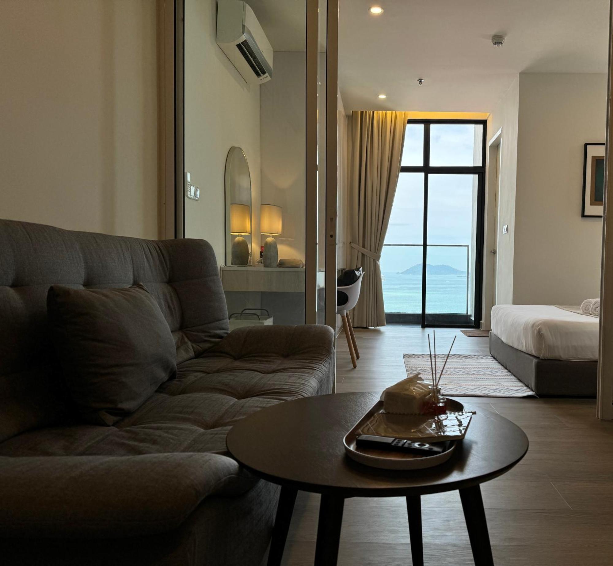 The Shore Cbd Kota Kinabalu By Laxzone Suite Exteriör bild