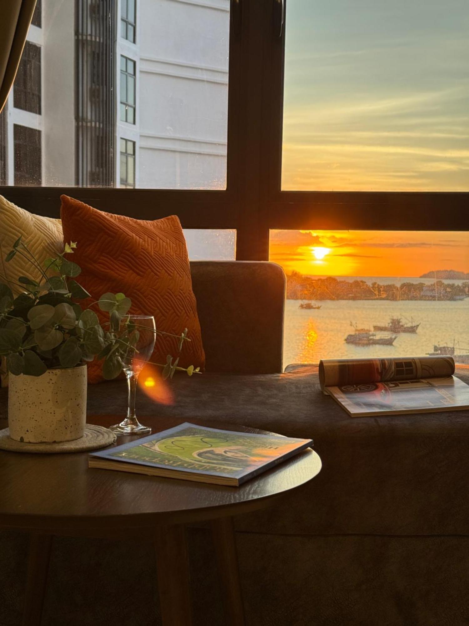The Shore Cbd Kota Kinabalu By Laxzone Suite Exteriör bild