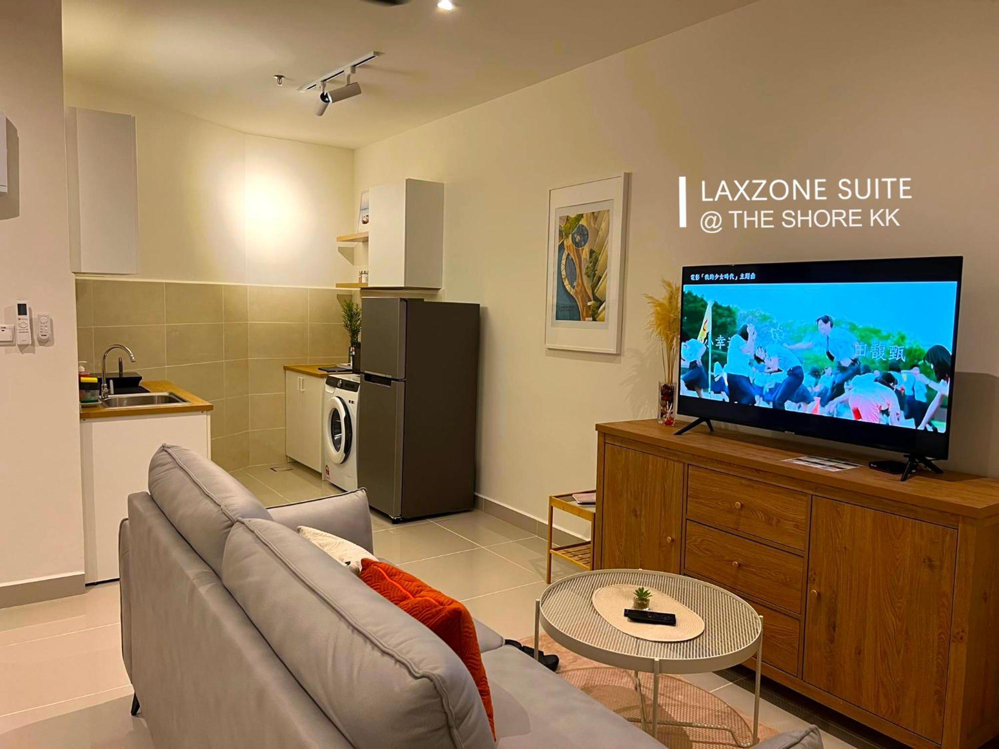 The Shore Cbd Kota Kinabalu By Laxzone Suite Exteriör bild