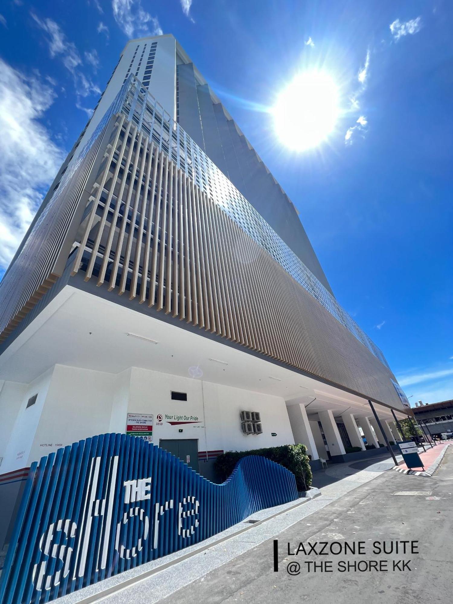 The Shore Cbd Kota Kinabalu By Laxzone Suite Exteriör bild