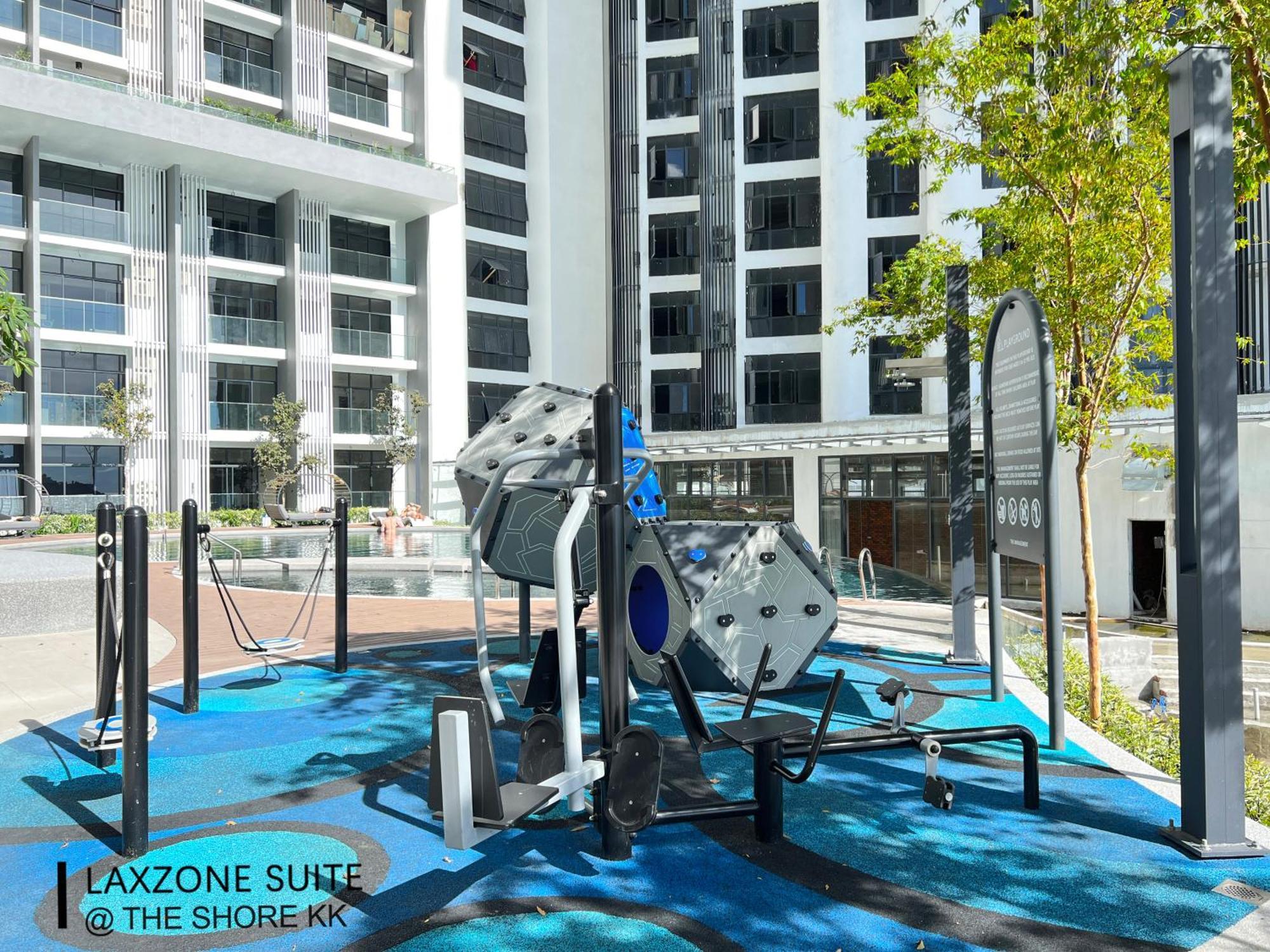 The Shore Cbd Kota Kinabalu By Laxzone Suite Exteriör bild