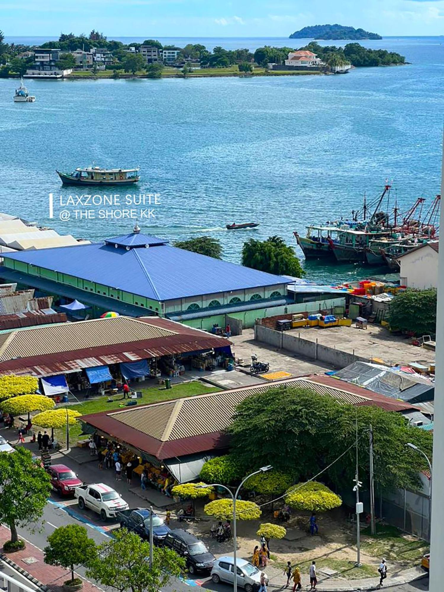 The Shore Cbd Kota Kinabalu By Laxzone Suite Exteriör bild