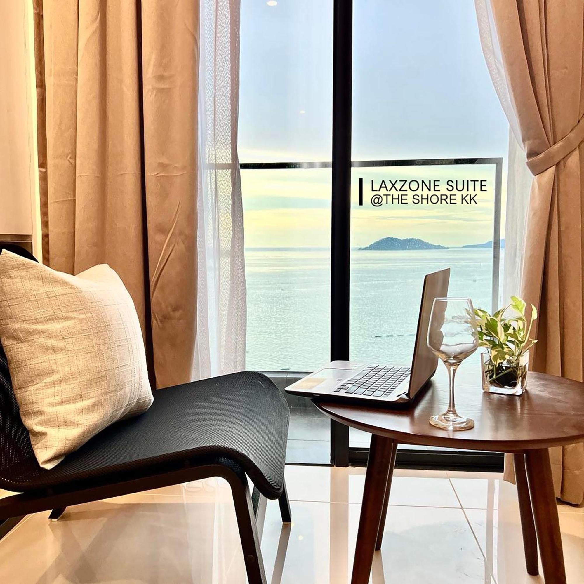 The Shore Cbd Kota Kinabalu By Laxzone Suite Exteriör bild