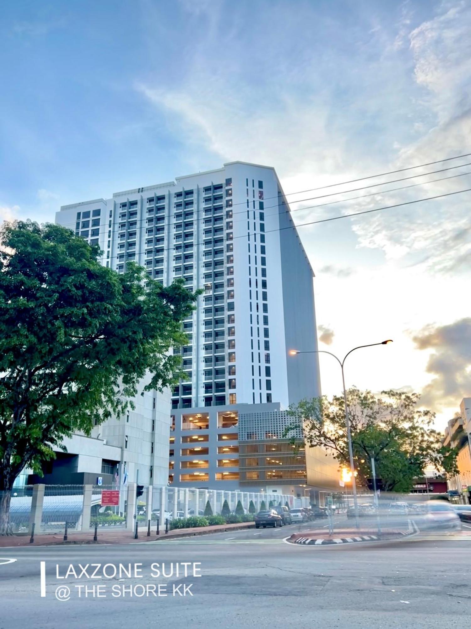 The Shore Cbd Kota Kinabalu By Laxzone Suite Exteriör bild