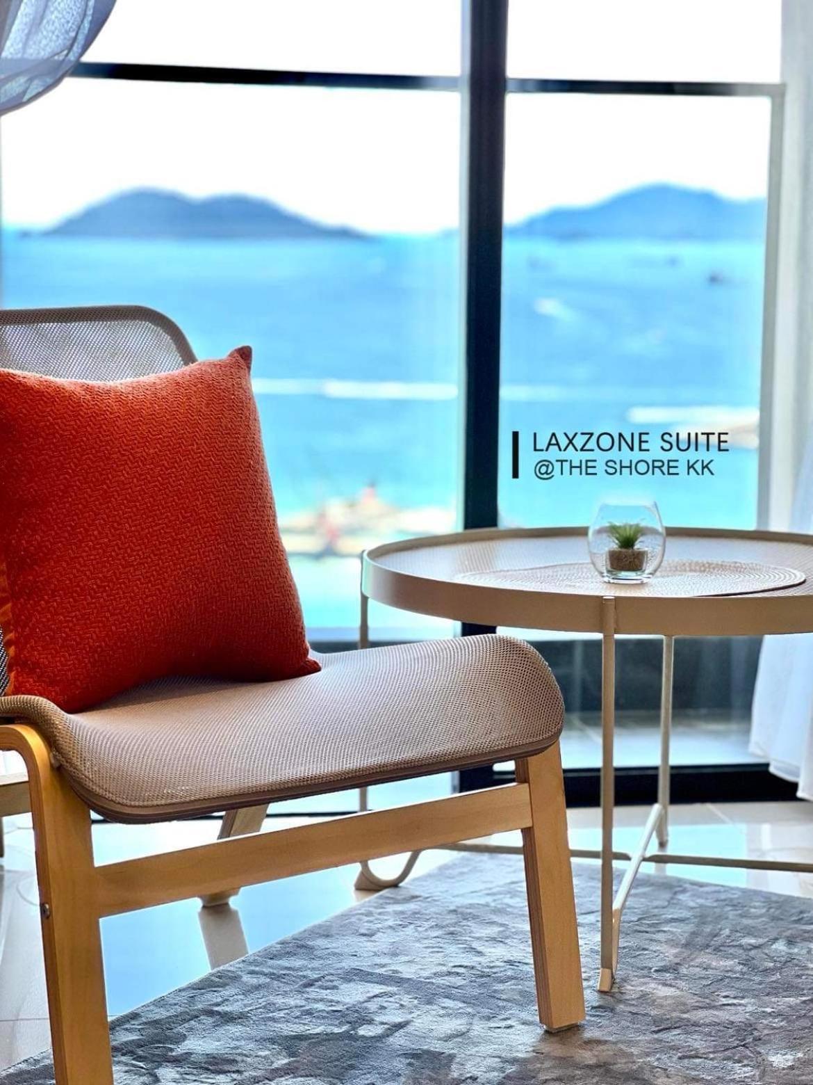 The Shore Cbd Kota Kinabalu By Laxzone Suite Exteriör bild
