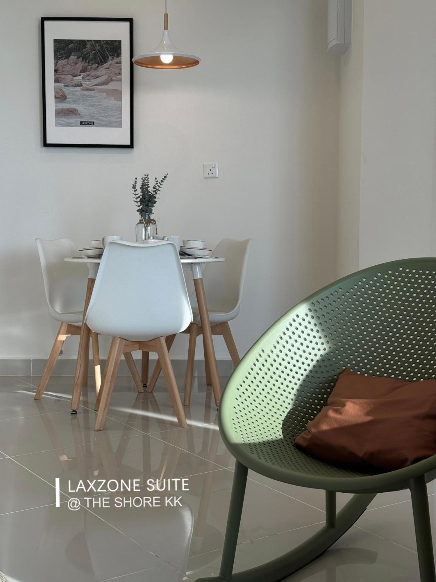 The Shore Cbd Kota Kinabalu By Laxzone Suite Exteriör bild