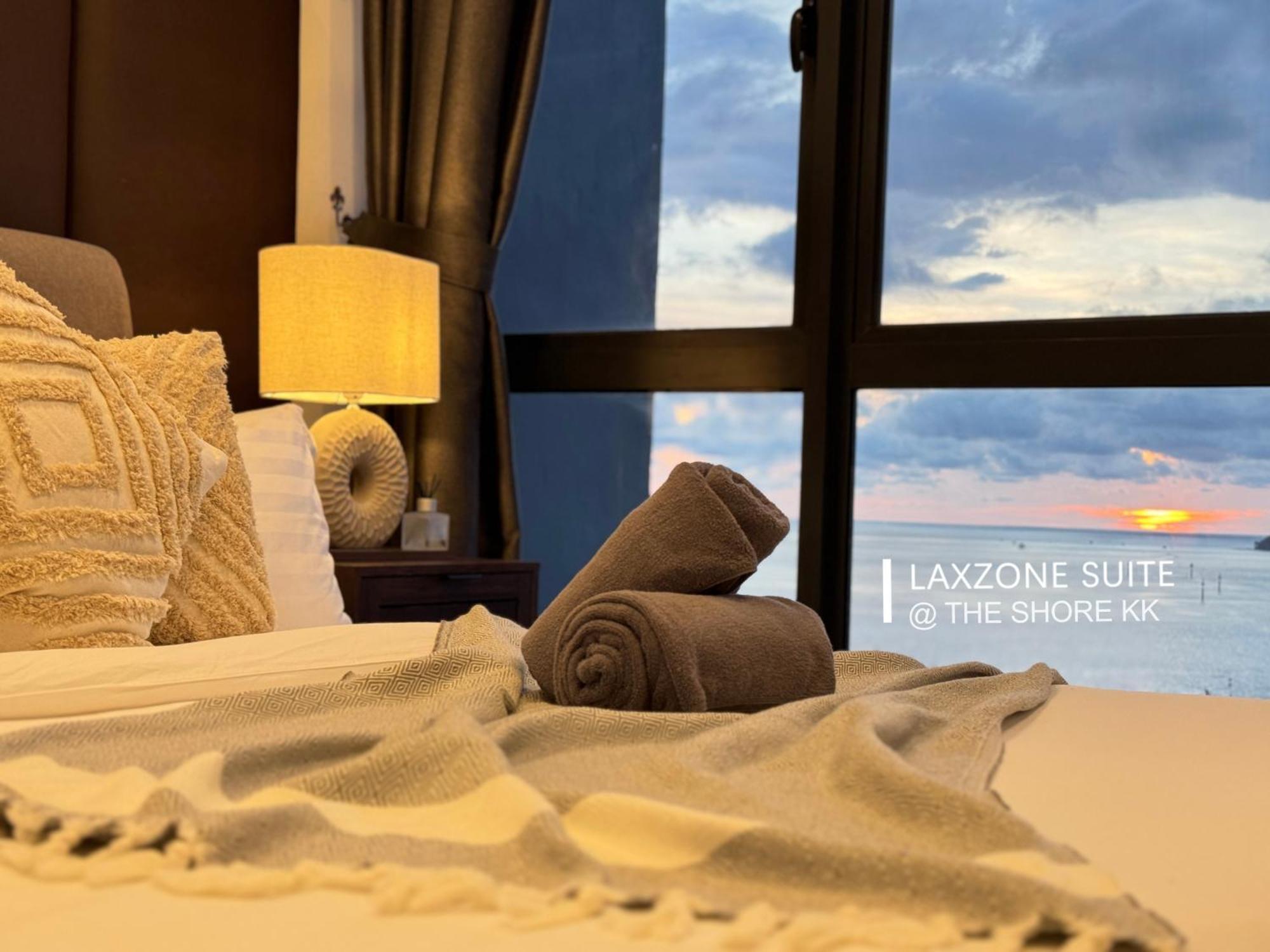 The Shore Cbd Kota Kinabalu By Laxzone Suite Exteriör bild