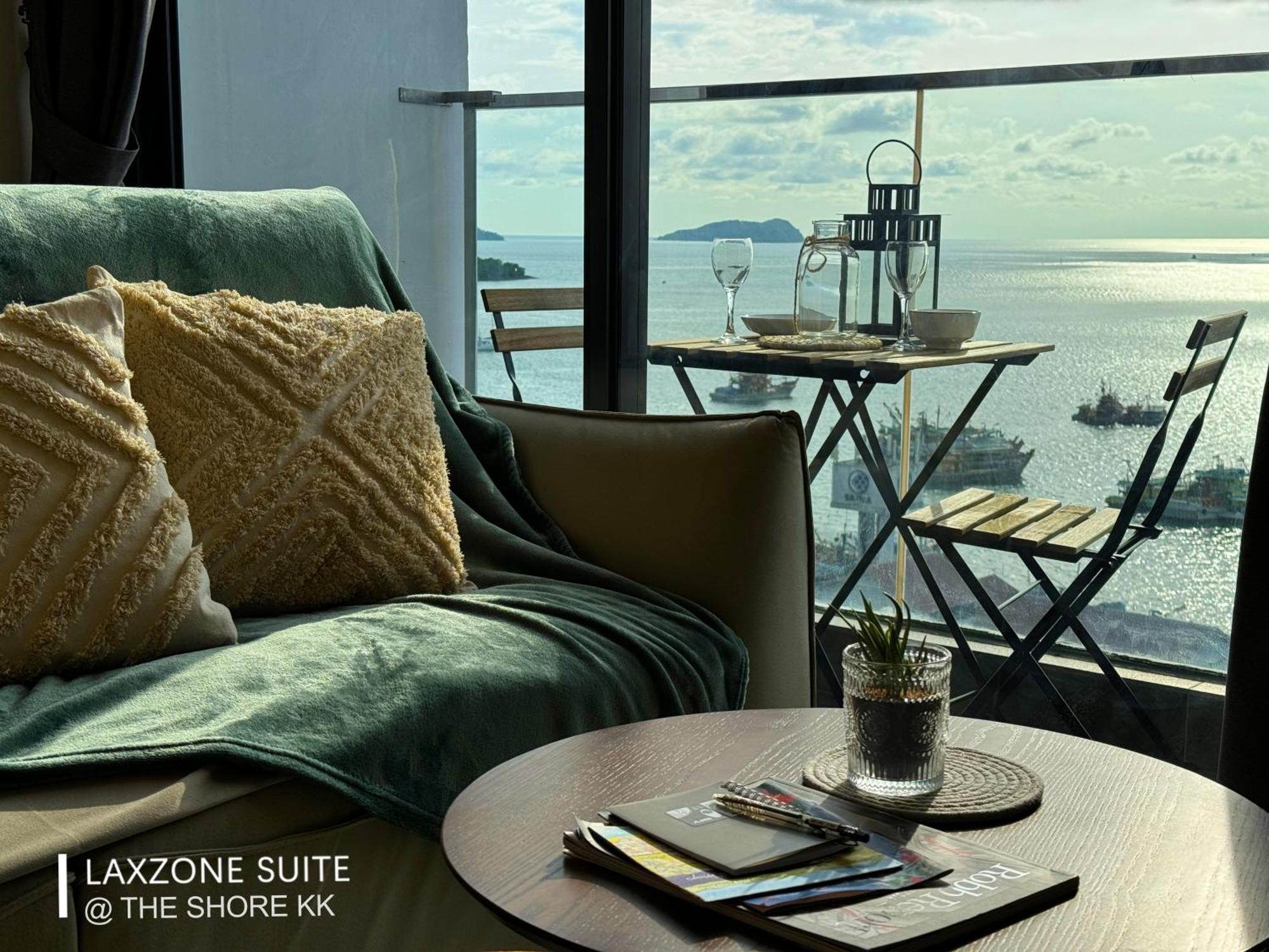 The Shore Cbd Kota Kinabalu By Laxzone Suite Exteriör bild