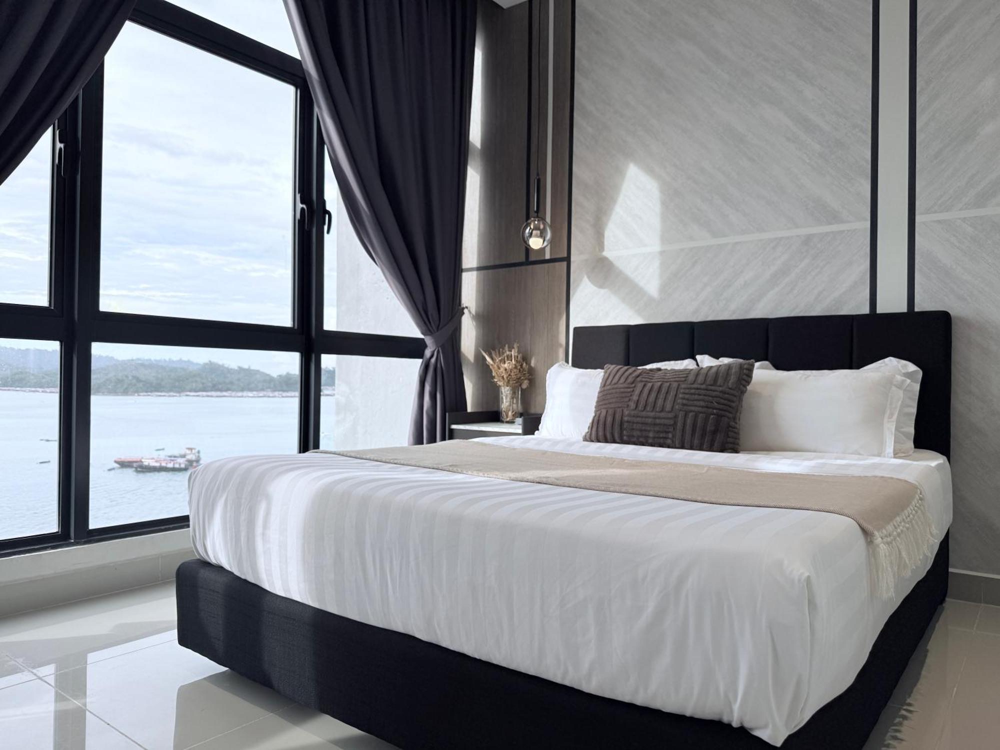 The Shore Cbd Kota Kinabalu By Laxzone Suite Exteriör bild