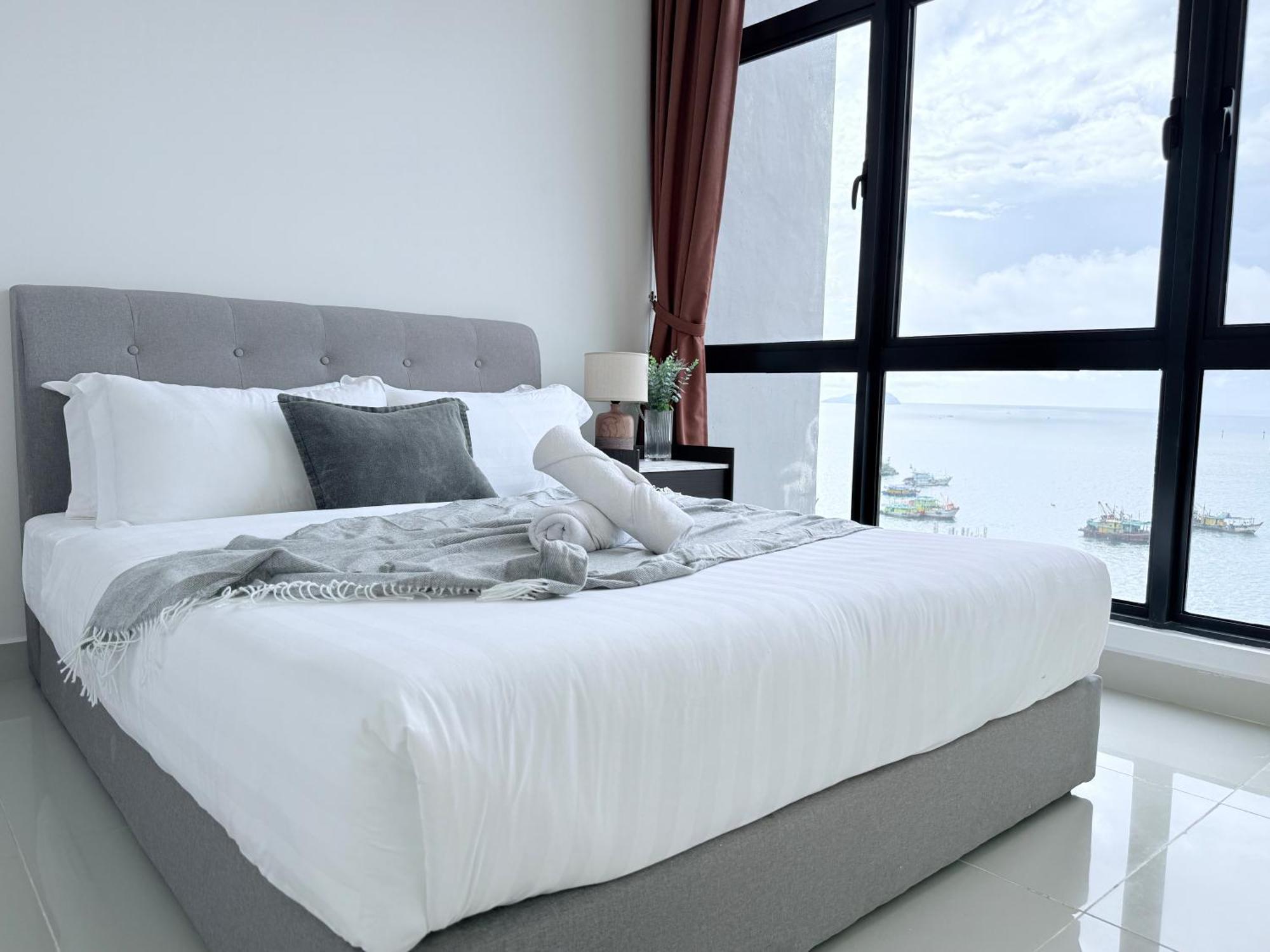 The Shore Cbd Kota Kinabalu By Laxzone Suite Exteriör bild