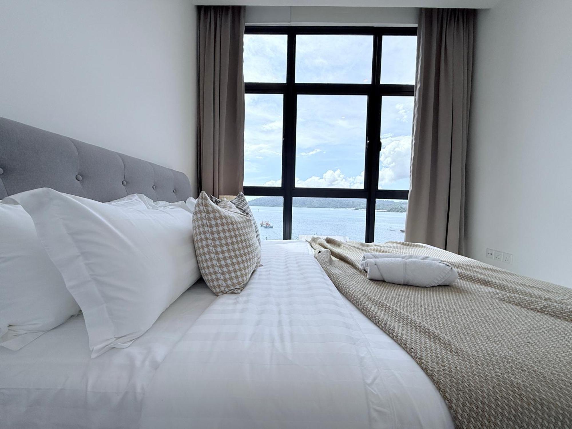 The Shore Cbd Kota Kinabalu By Laxzone Suite Exteriör bild